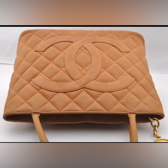Chanel Medallion Tote Caviar Leather Caramel Color - Picture 4 of 15